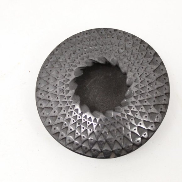 Mata Ortiz Graphite Flying Saucer Pot by Lucia Quezada - Picture 3 of 5